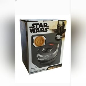 Disney Star Wars Mandalorian 4" Mini Waffle Maker- NEW!!! 🧇